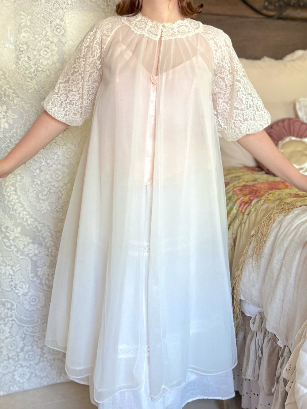 Vintage 50s White Puff Sleeve Robe, Lace Detail, Wedding Bridal, Vanity Fair